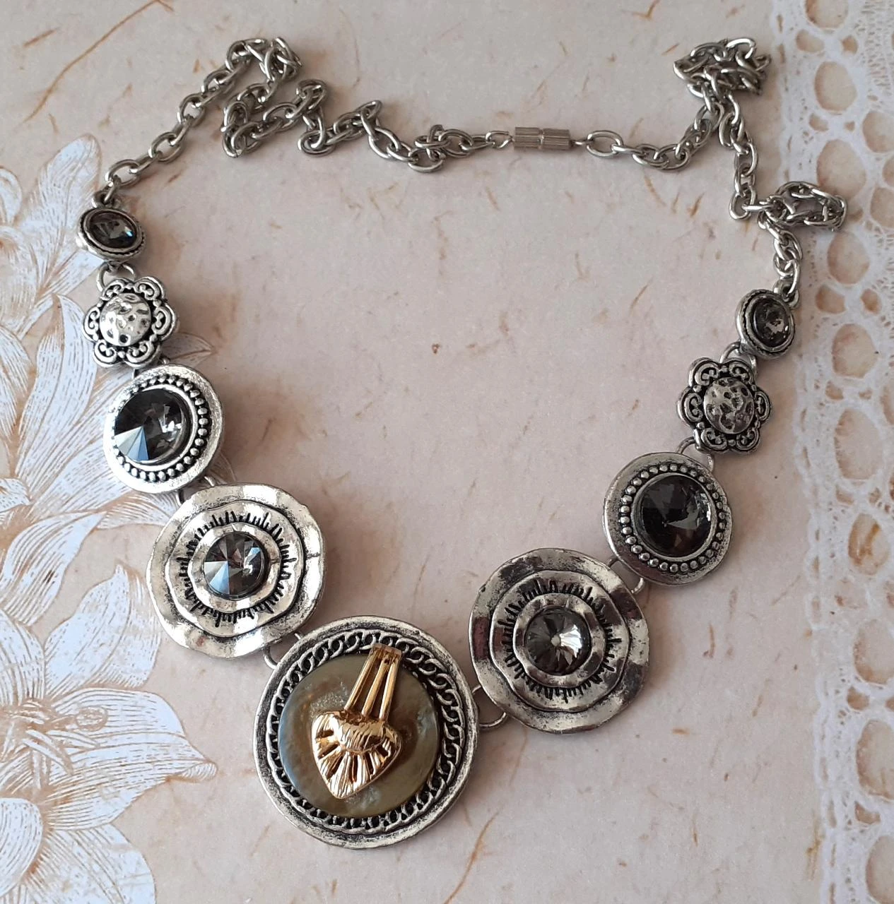 Halsketting vintage zilver met kristalletjes en parelmoer